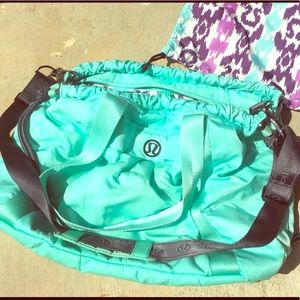 Lululemon Effortless Duffle Tote Bag